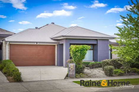 Property photo of 4 Destiny Drive Cranbourne North VIC 3977