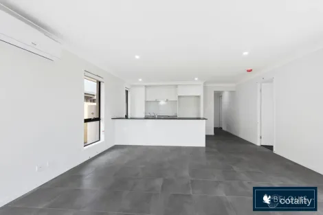 Property photo of 17 Davis Way Walloon QLD 4306
