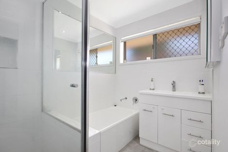 Property photo of 8 Buttercup Street Mansfield QLD 4122