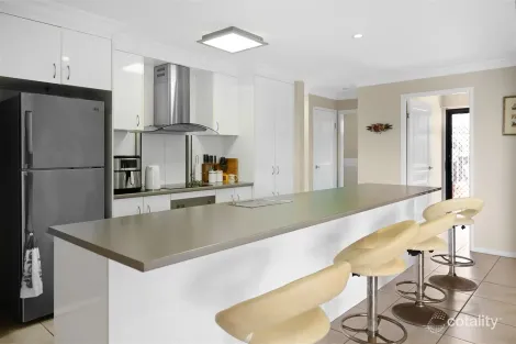 Property photo of 42 Dartmouth Close Clinton QLD 4680