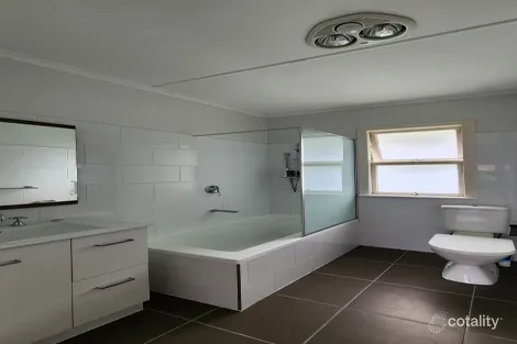 Property photo of 21 Blaxland Street Eastern Heights QLD 4305