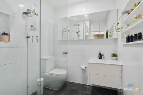 Property photo of 2/24 Middle Street Labrador QLD 4215