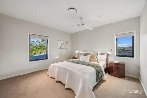 Property photo of 2505 Cressbrook Drive Hope Island QLD 4212