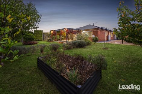 Property photo of 10 Cowper Crescent Sunbury VIC 3429