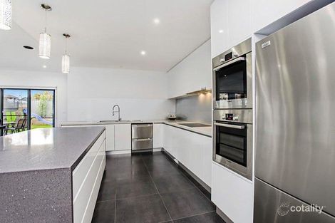 Property photo of 17 Arroyo Place Caroline Springs VIC 3023