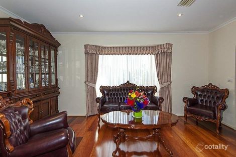 Property photo of 8 Bronsdon Court Mill Park VIC 3082