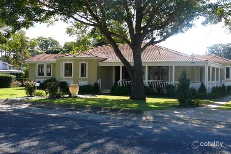 4 Bay Dr, Jacobs Well, QLD 4208