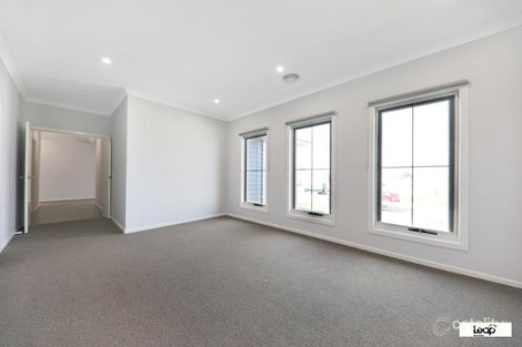 Property photo of 8 Monbulk Way Eynesbury VIC 3338