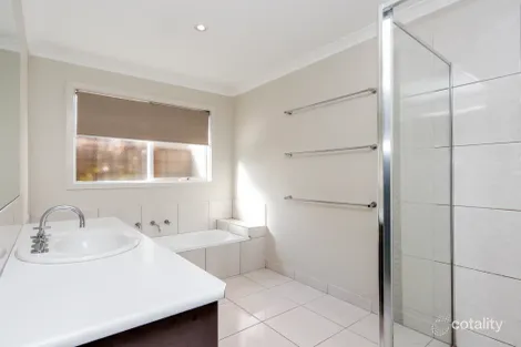 Property photo of 2/460-464 Raymond Street Sale VIC 3850