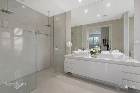 Property photo of 18 Canberra Avenue Berwick VIC 3806