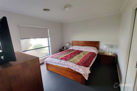 Property photo of 19 Roskopp Avenue Clyde North VIC 3978