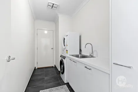 Property photo of 2 Lenlucy Place Somerville VIC 3912