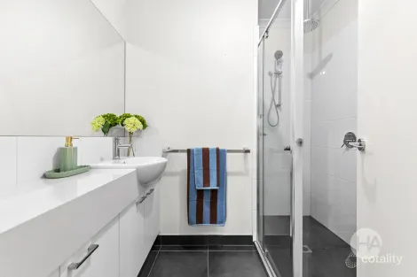 Property photo of 2 Lenlucy Place Somerville VIC 3912