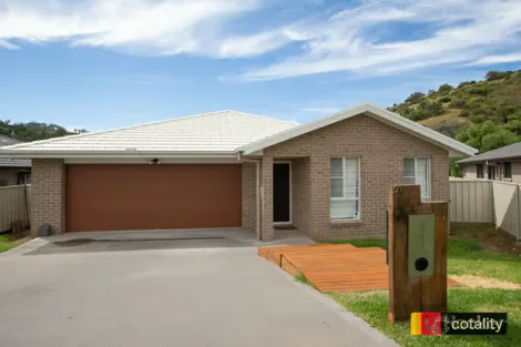 21 SCARBOROUGH CL, NORTH TAMWORTH, NSW 2340