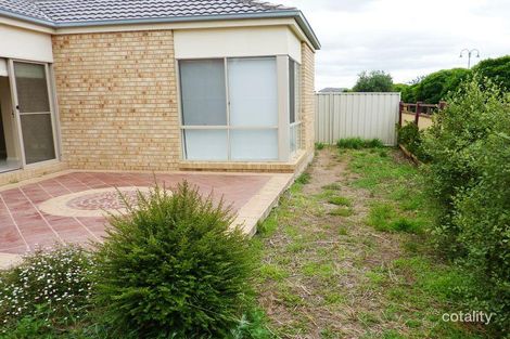 Property photo of 4 Earlswood Close Caroline Springs VIC 3023