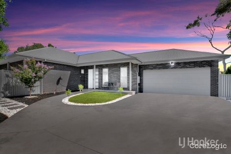 Property photo of 2/50 Wynarka Drive Hoppers Crossing VIC 3029