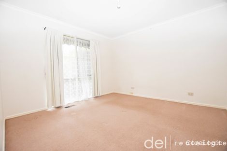 Property photo of 9 Showjump Crescent Endeavour Hills VIC 3802