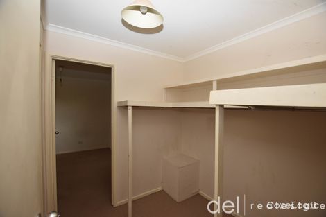 Property photo of 9 Showjump Crescent Endeavour Hills VIC 3802