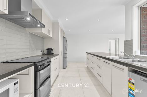 Property photo of 19 Hedgeley Drive Berwick VIC 3806