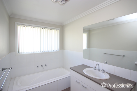 Property photo of 1/22 Tahara Crescent Estella NSW 2650