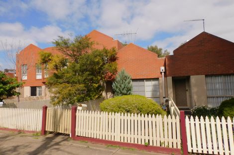Property photo of 3/2A Cameron Road Essendon VIC 3040