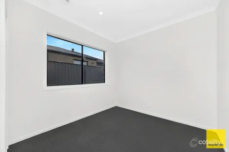 Property photo of 4 Pyrus Crescent Mickleham VIC 3064