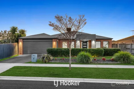 Property photo of 8 Robusta Avenue Cranbourne VIC 3977
