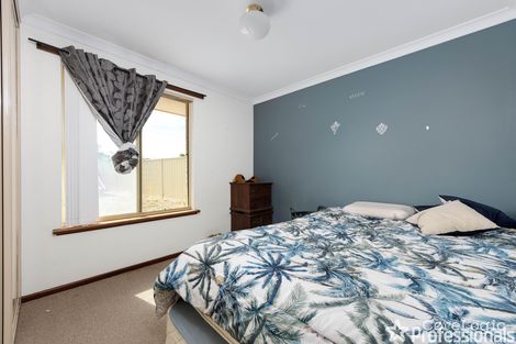 Property photo of 24 Coronata Drive Warnbro WA 6169