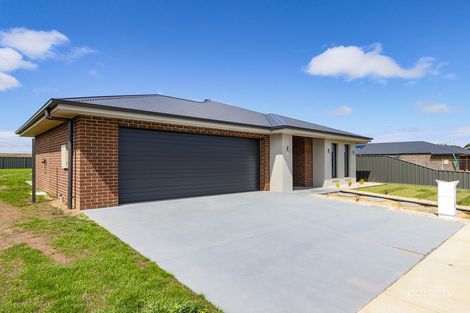 9 Hardie Pl, Stratford, VIC 3862
