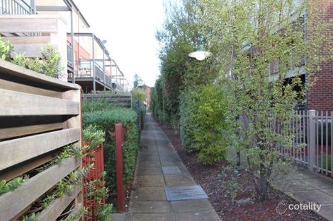 Property photo of 21 Rimfire Walk Maribyrnong VIC 3032