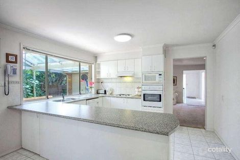 Property photo of 10 Matthew Retreat Endeavour Hills VIC 3802