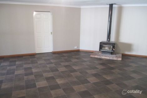 Property photo of 5 Jones Place Boulder WA 6432