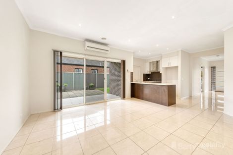 Property photo of 6 Downing Square Pakenham VIC 3810