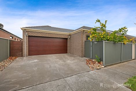 Property photo of 6 Downing Square Pakenham VIC 3810