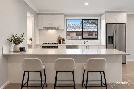 Property photo of 37 Goldshine Crescent Drouin VIC 3818