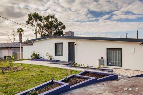 25 Sutherland Way, Cloverdale, WA 6105