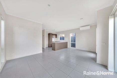 Property photo of 3/17 Crestmont Drive Melton South VIC 3338