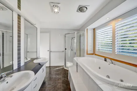 Property photo of 13 Panorama Drive Qunaba QLD 4670