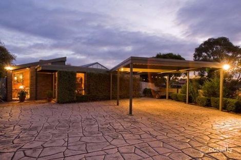Property photo of 8 Ezard Close Berwick VIC 3806