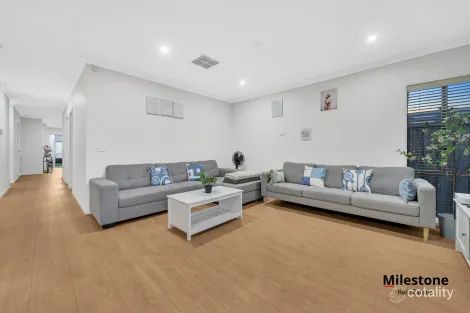Property photo of 24 Livida Circuit Lyndhurst VIC 3975