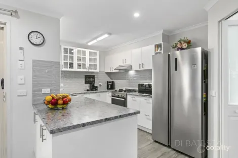 Property photo of 22 Maple Place Craigieburn VIC 3064