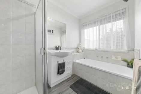 Property photo of 22 Maple Place Craigieburn VIC 3064