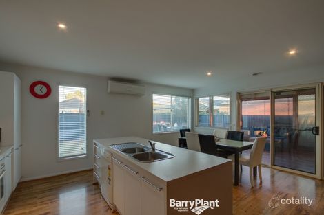 Property photo of 7 Maple Link Pakenham VIC 3810