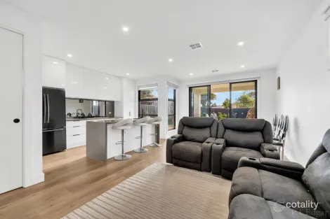 Property photo of 2 Cornwall Street Hallam VIC 3803