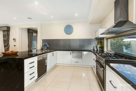 Property photo of 3 McLaren Chase Caroline Springs VIC 3023