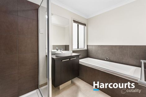 Property photo of 11 Wanstead Way Cranbourne West VIC 3977
