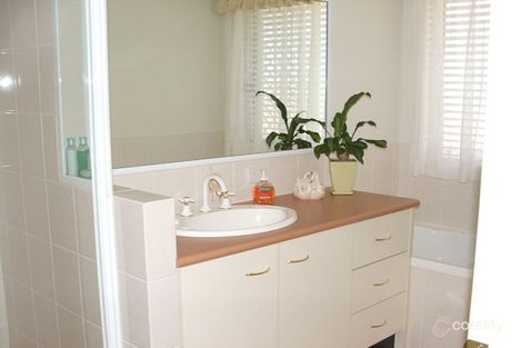 Property photo of 20 Hibiscus Court Nanango QLD 4615