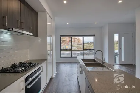 Property photo of 9 Travertine Loop Berwick VIC 3806