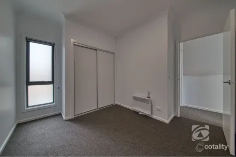 Property photo of 9 Travertine Loop Berwick VIC 3806