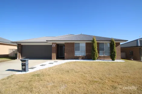 Property photo of 11 Hallaran Way Orange NSW 2800